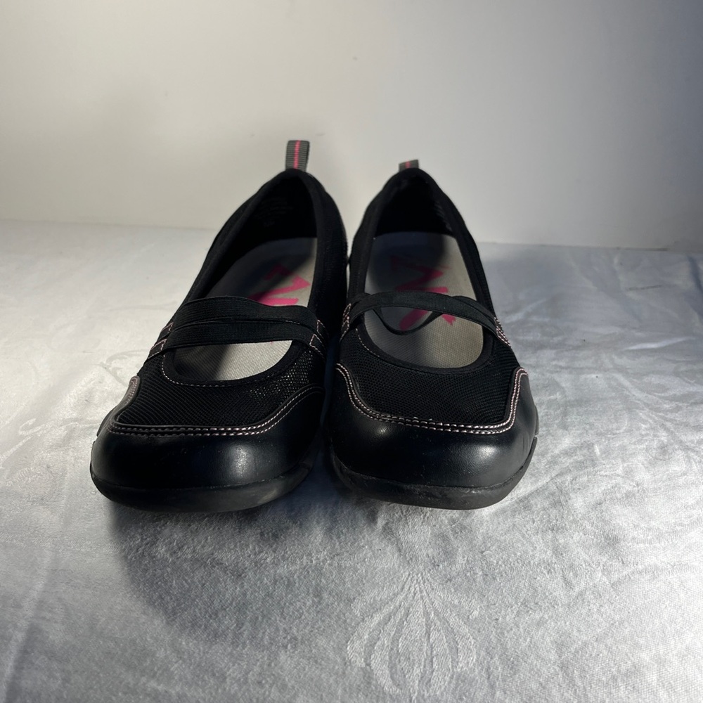 Anne Klein Sport Black Flats with Elastic Strap 8-1/2M - Picture 2 of 6